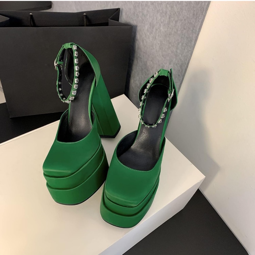 New, never been worn satin green platform heels. Very beautiful green color - Picture 2 of 7